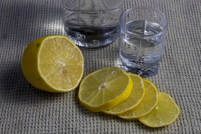 Ингредиенты для разбавления спирта водой